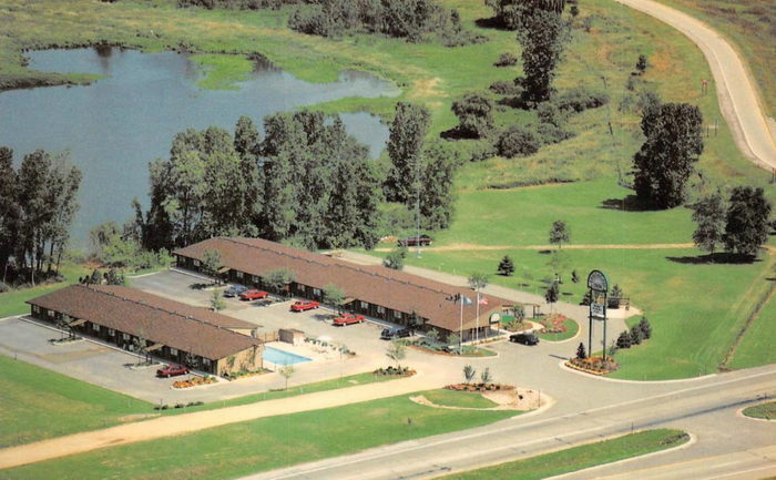 Arbor Inn - Old Postcard (newer photo)
